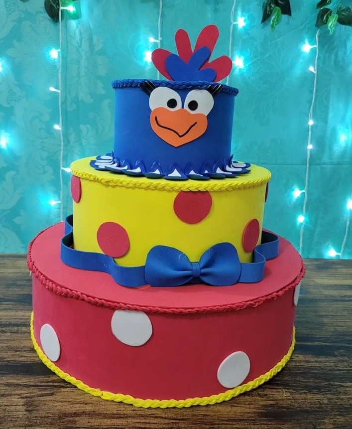 Bolo Galinha Pintadinha  - lucia mendonça decoraçoes