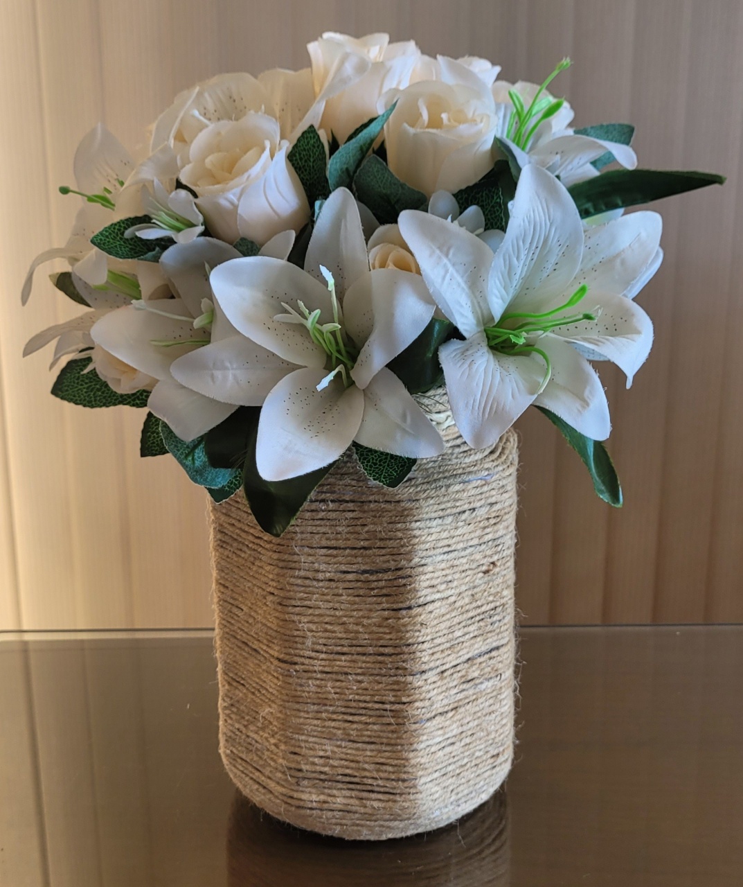 Vaso + Arranjo Lirio - lucia mendonça decoraçoes
