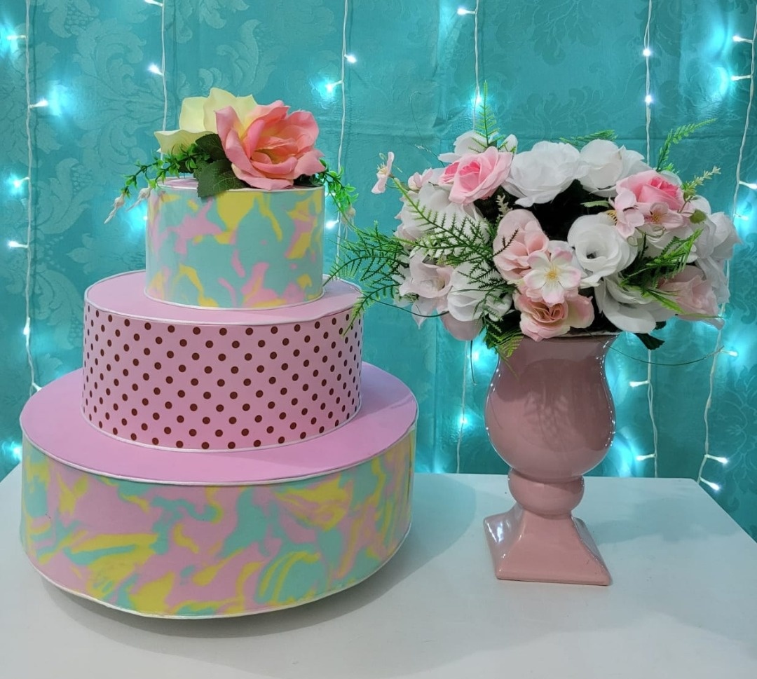 Bolo Poá Clean - lucia mendonça decoraçoes