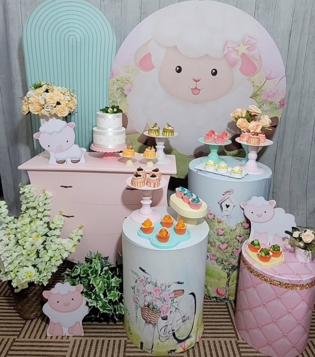 Ovelha Rosa - lucia mendonça decoraçoes