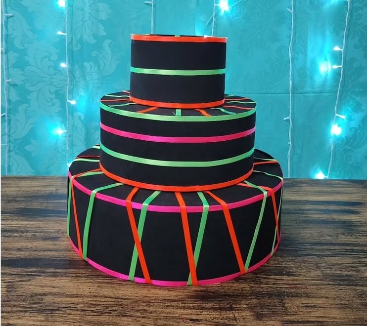 Bolo Neon - lucia mendonça decoraçoes