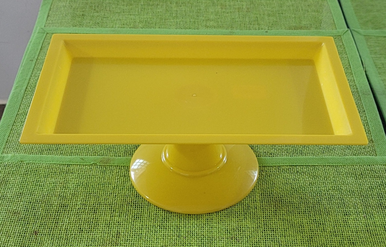 Amarelo - Retangular Com Pé  - lucia mendonça decoraçoes