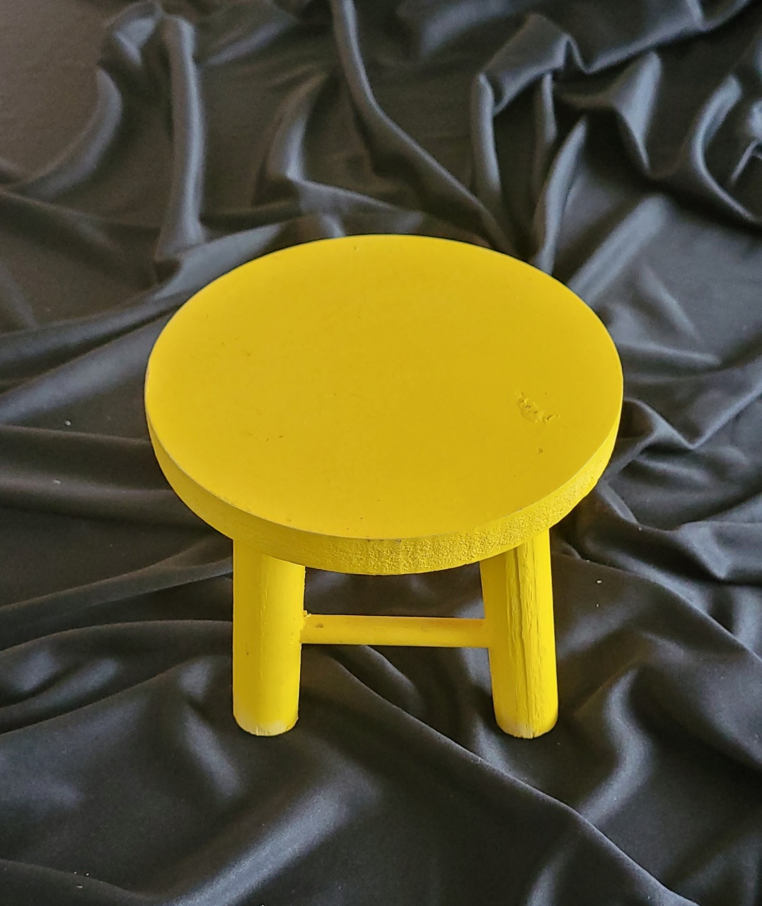 Banquinho Amarelo P - Porta Doces - lucia mendonça decoraçoes