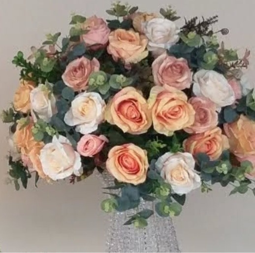 Arranjo Rosas Casamento  G  - lucia mendonça decoraçoes
