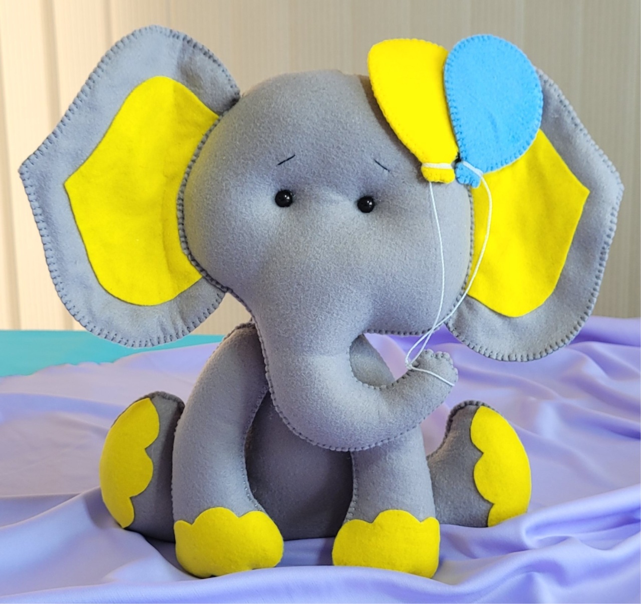 Elefante Cinza/ Amarelo - lucia mendonça decoraçoes
