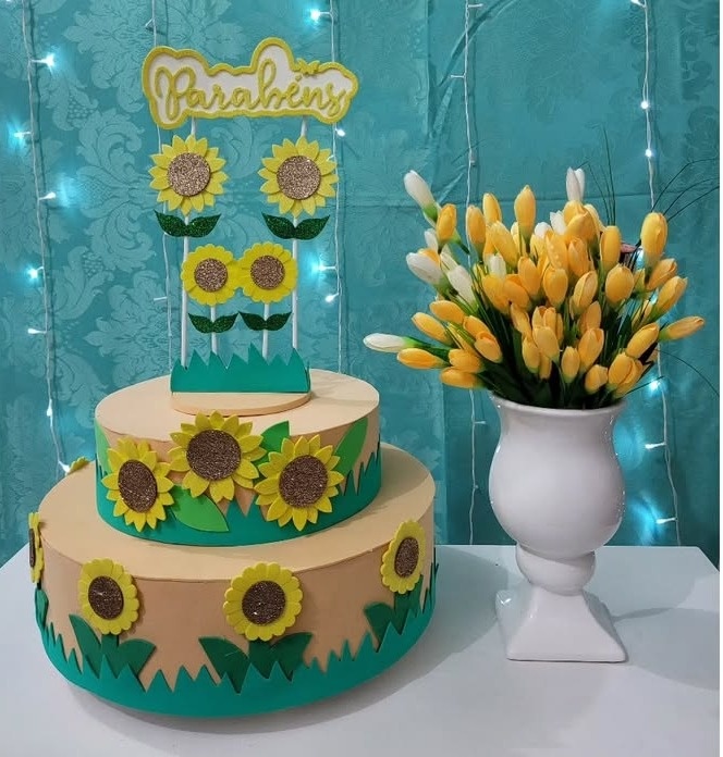 Bolo Girassol - lucia mendonça decoraçoes