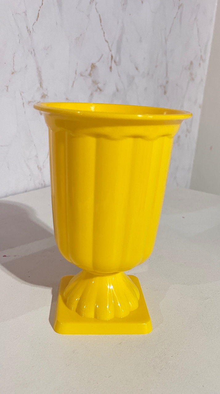Vaso Plástico Amarelo  - Brenda silva nascimento 