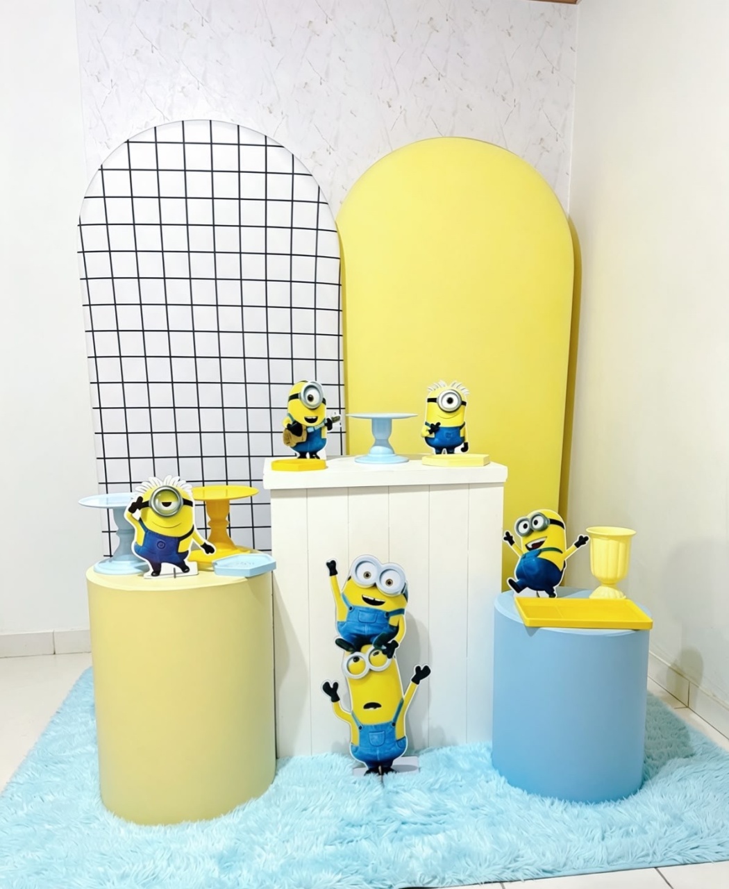 Montagem Minions - Brenda silva nascimento 