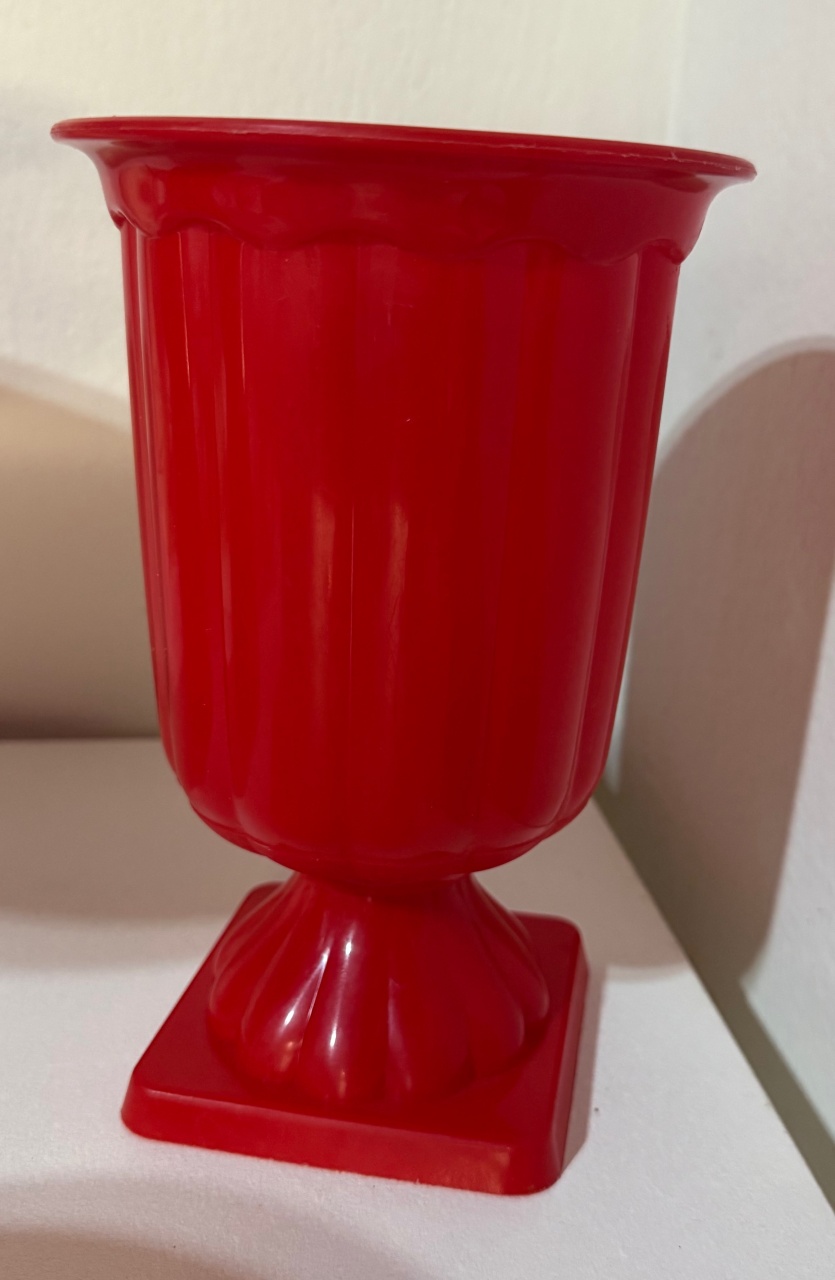 Vaso  Plástico Vermelho  - Brenda silva nascimento 