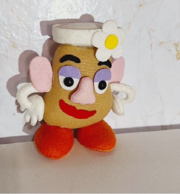 Sra. Cabeça de Batata  - Brenda silva nascimento 