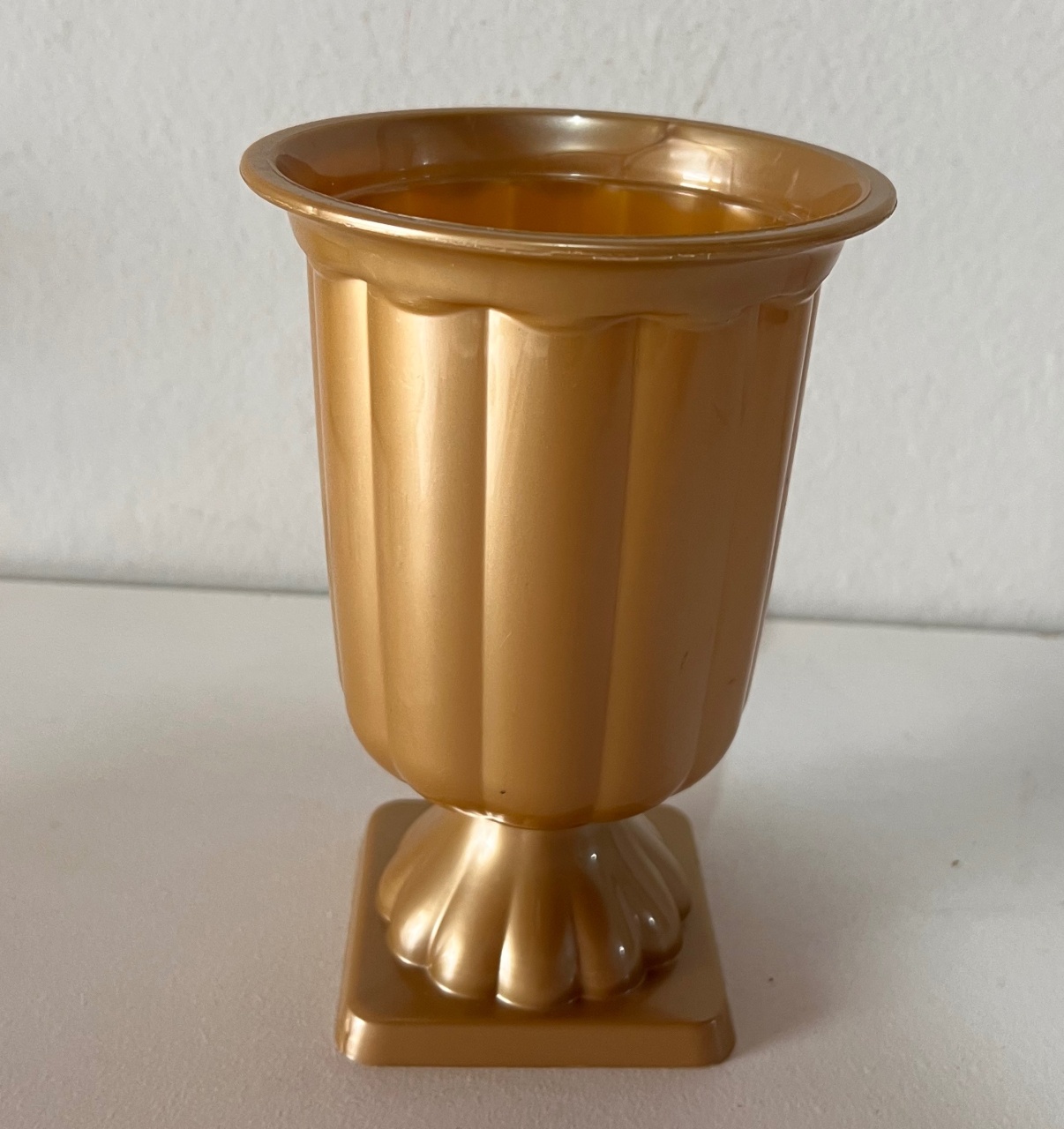 Vaso Plástico Dourado - Brenda silva nascimento 