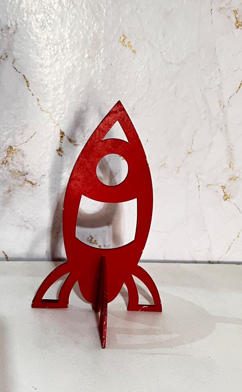 Display Foguete Pequeno Vermelho - Brenda silva nascimento 