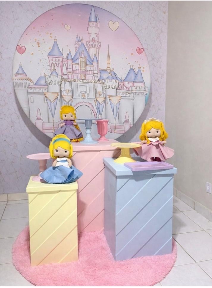 Montagem Princesas Castelo Boiserie - Brenda silva nascimento 