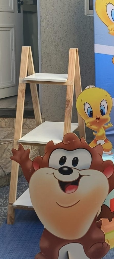 Escadinha Branca E Rustica - DECORANDO SONHOS