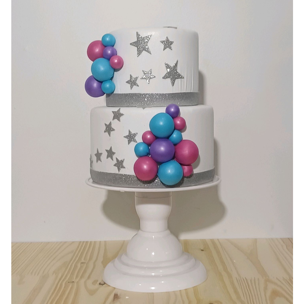 Bolo Estrelas E Bolas - Colorido - Luci_rodrigues_decorações
