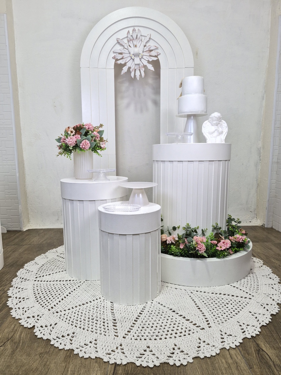 Batizado Clean Com Floreira - Kit Pegue E Monte - Luci_rodrigues_decorações