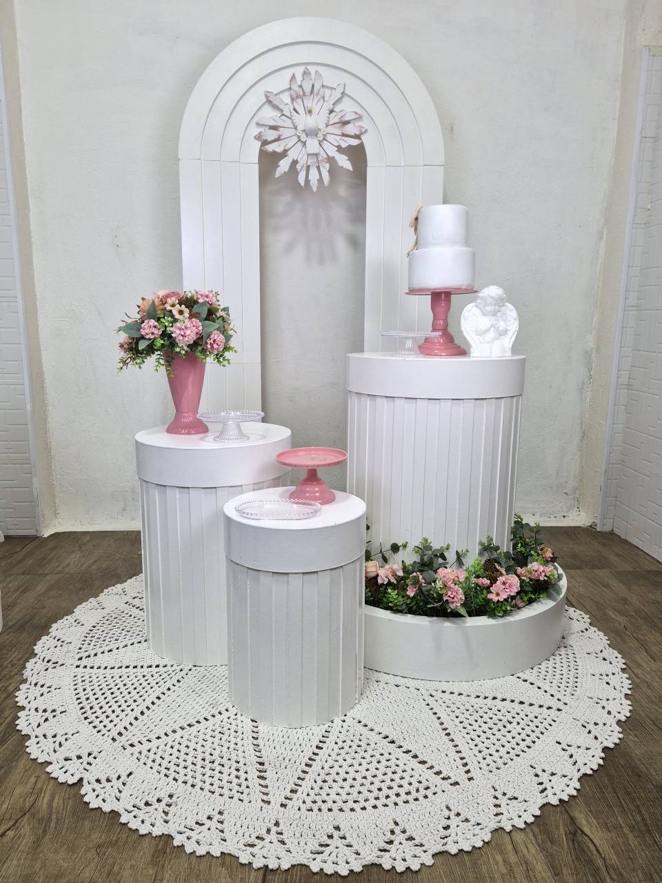 Batizado Rosê Com Floreira - Kit Pegue E Monte - Luci_rodrigues_decorações