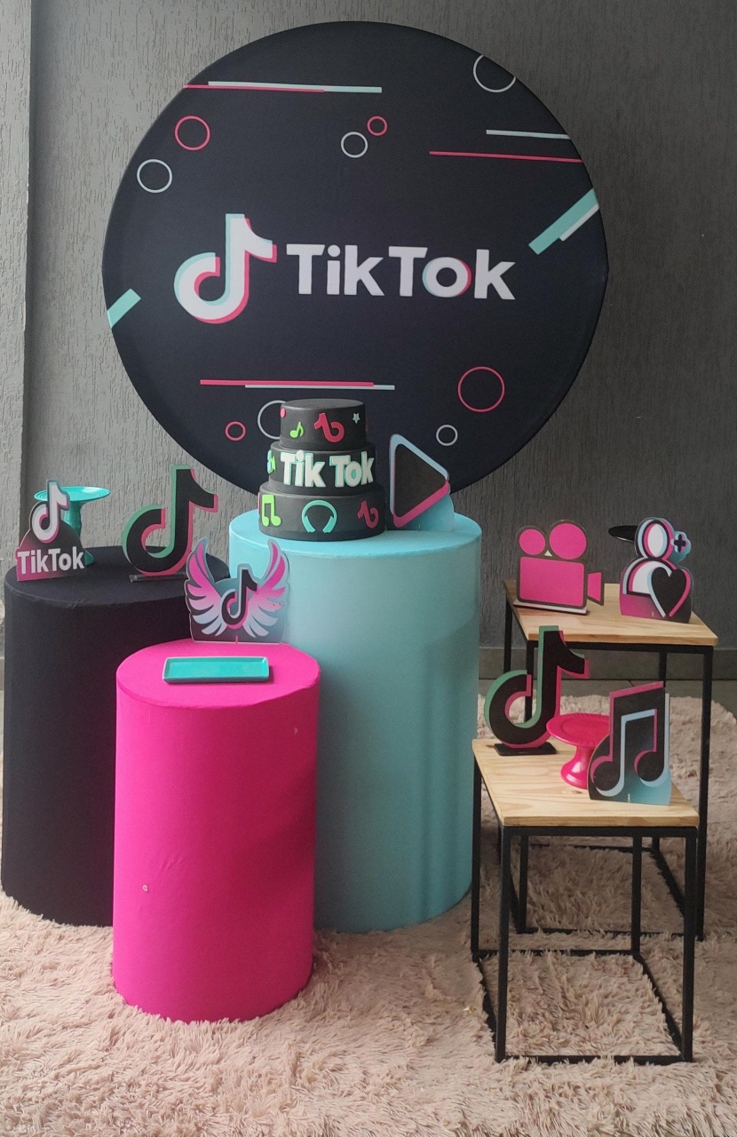 Tiktok Preto - Encantada Festas e Locações 