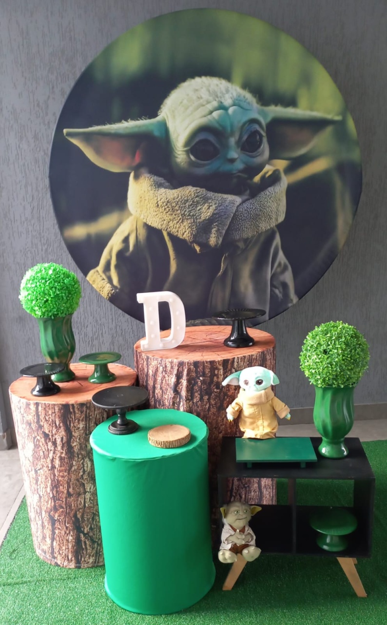 Baby Yoda - Encantada Festas e Locações 