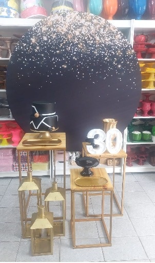 Preto E Dourado. - Mirlenedecora
