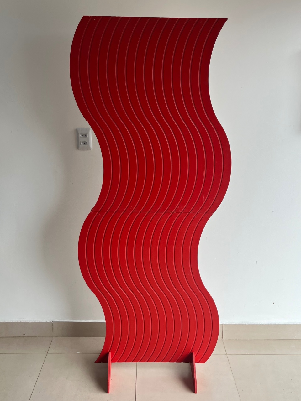 Painel de Madeira Vermelho - Mirlenedecora