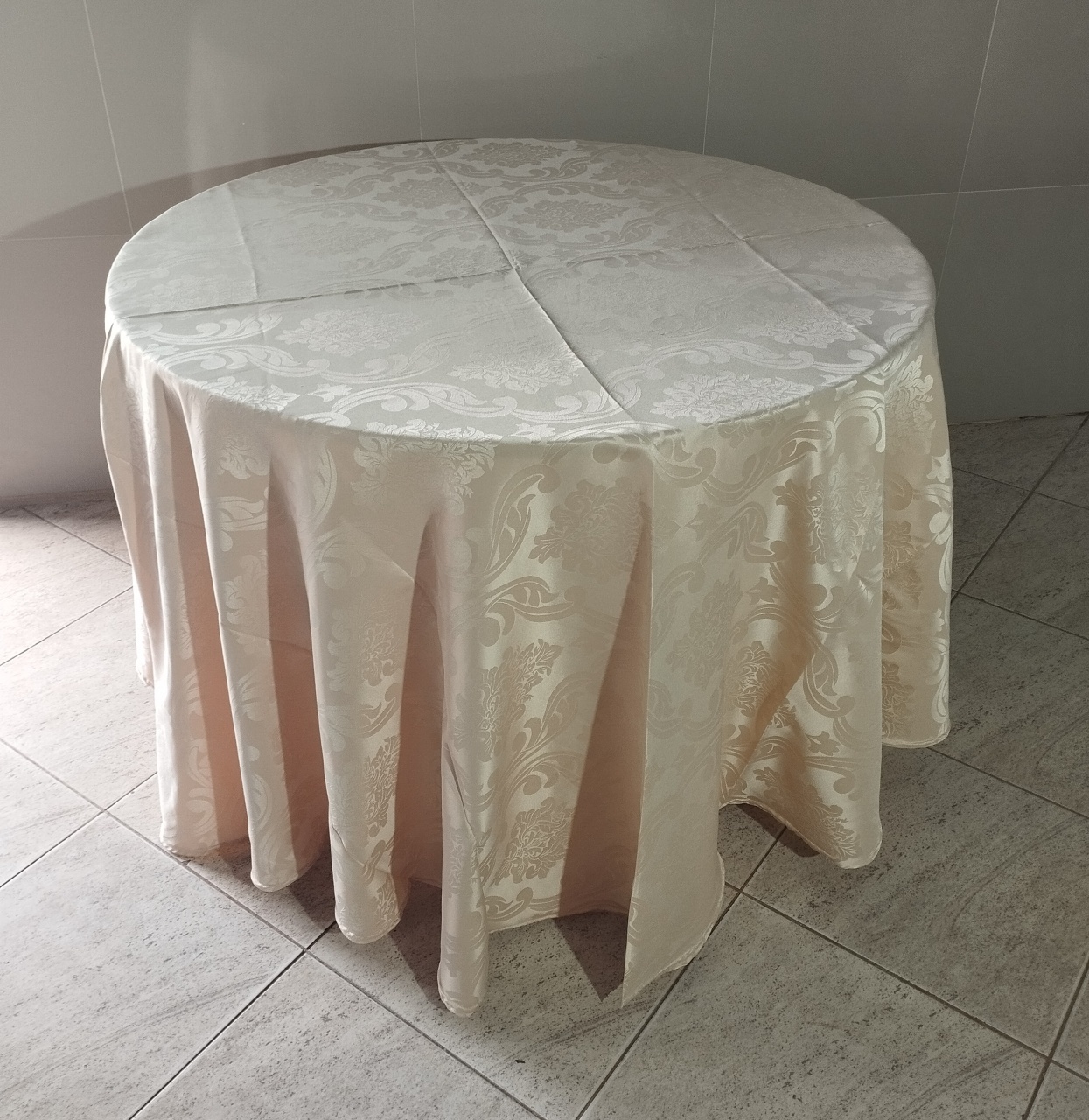 Toalha Redonda Adamascada Bege - Adriana lok & Decore