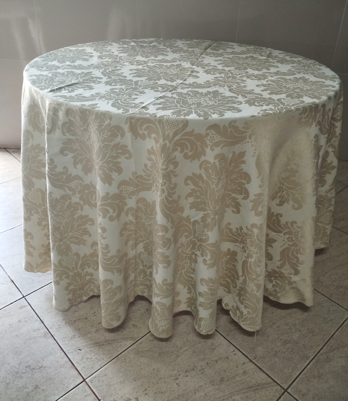 Toalha Redonda Adamascada Champagne  - Adriana lok & Decore