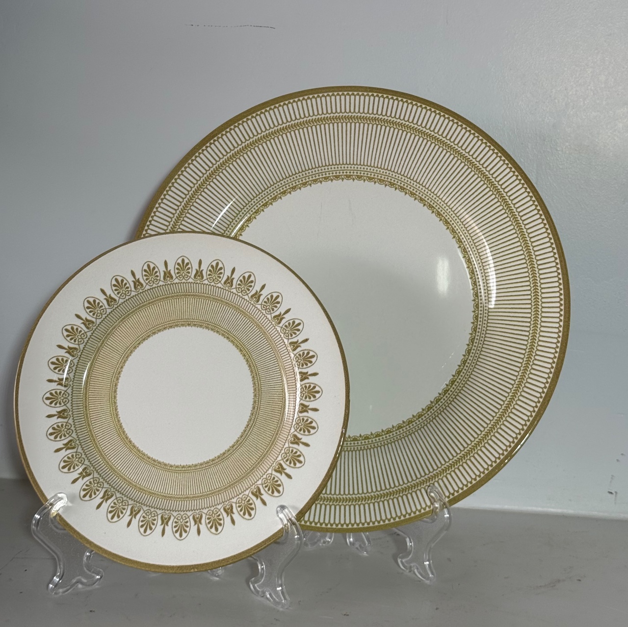 Pratos Decorados Dourados  - Adriana lok & Decore