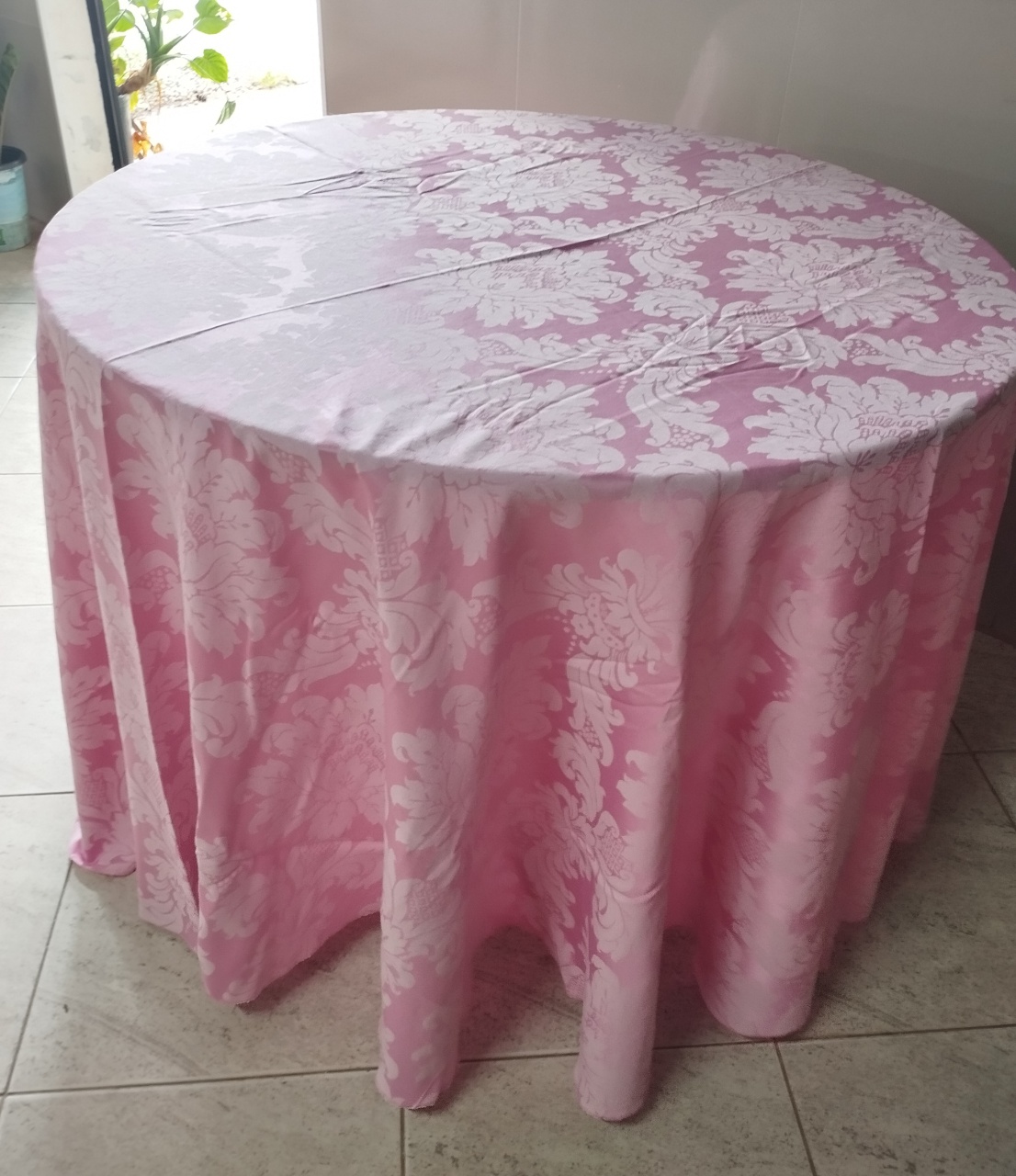 Toalha Redonda Adamascada Rosa - Adriana lok & Decore