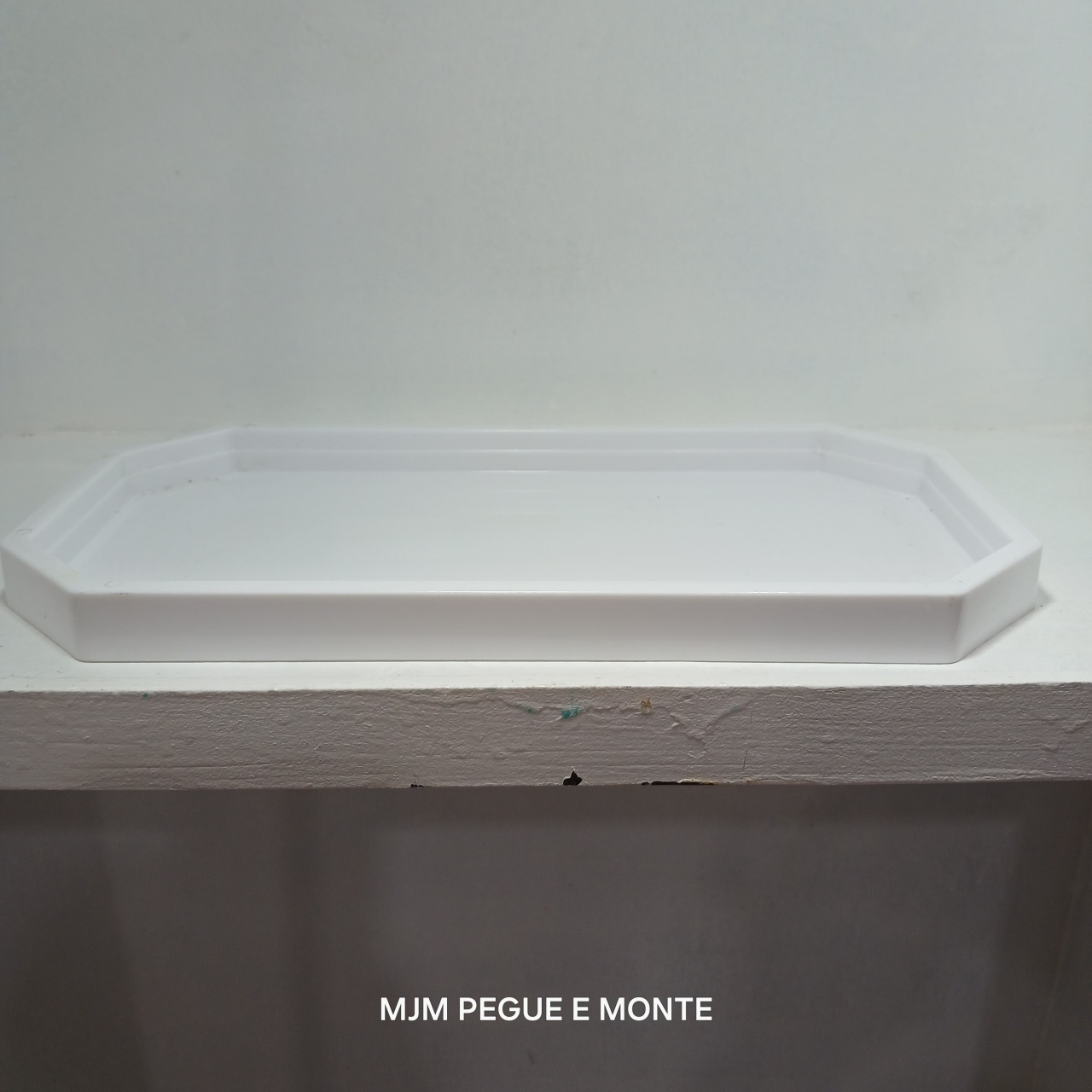 Bandeja Baixa Acrílico Branco - MJM PEGUE E MONTE