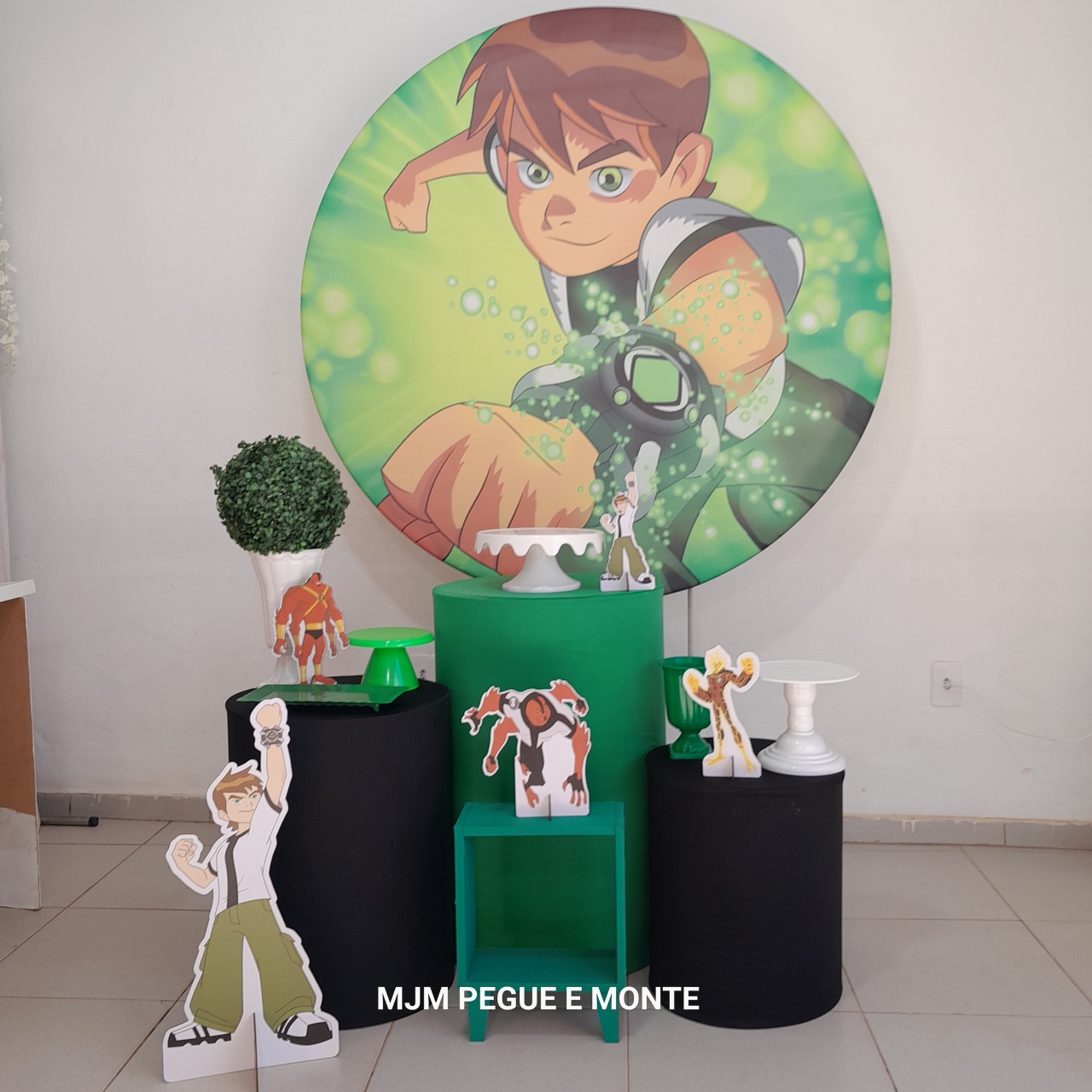 Kit Esmeralda Ben 10 - MJM PEGUE E MONTE