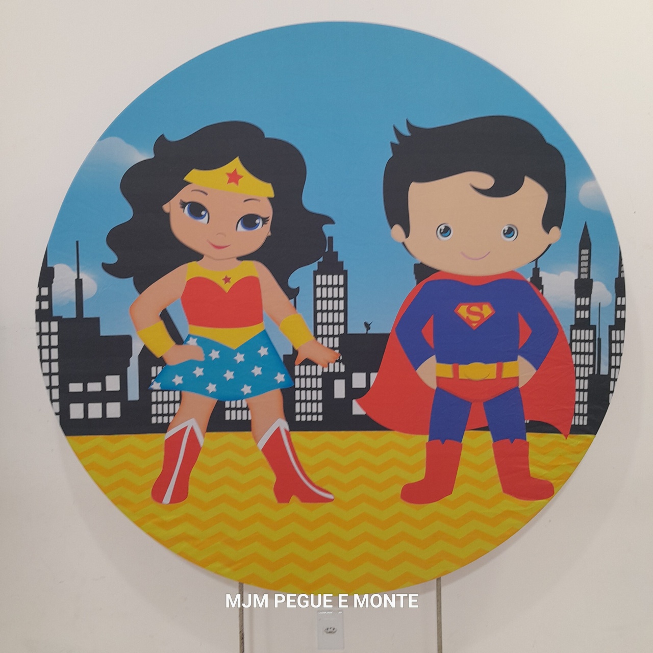Capa Painel Redondo Mulher Maravilha E Superman Cute - MJM PEGUE E MONTE