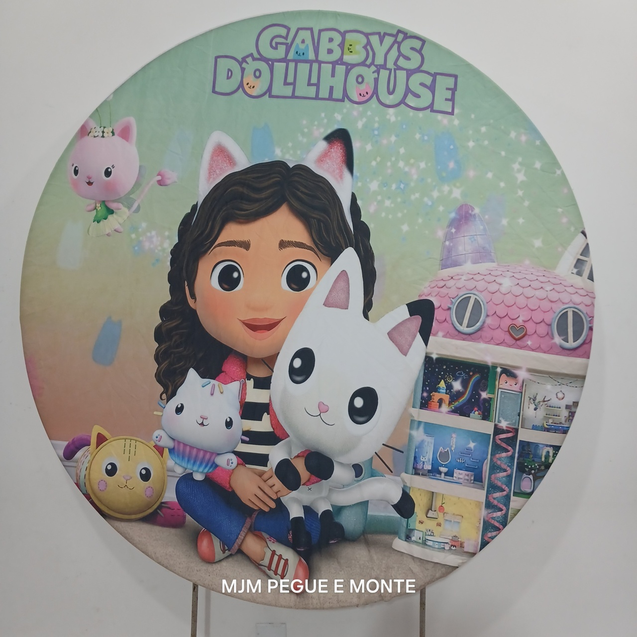 Capa Painel Redondo A Casa Magica da Gabby - MJM PEGUE E MONTE