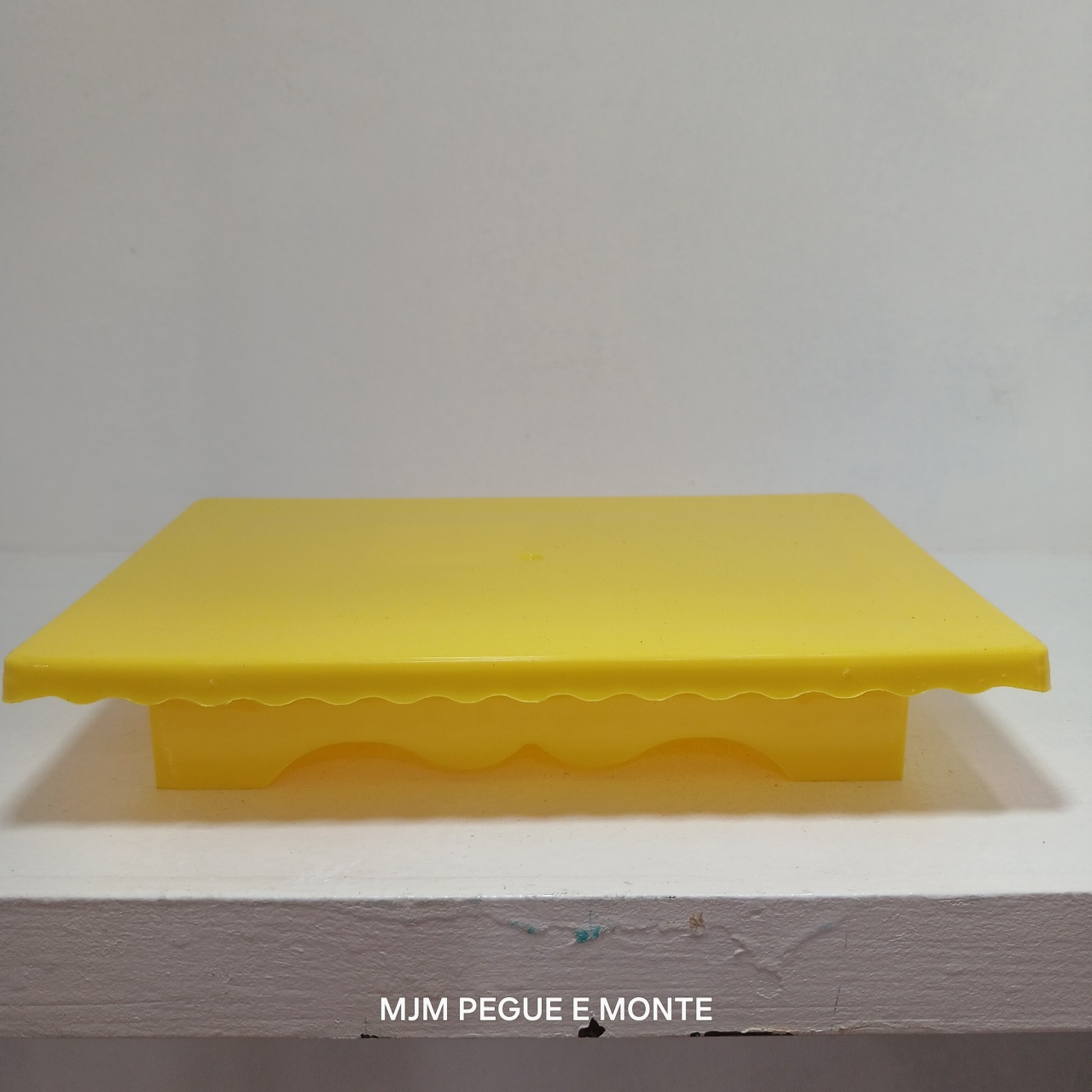 Bandeja Baixa Acrílico Amarelo - MJM PEGUE E MONTE