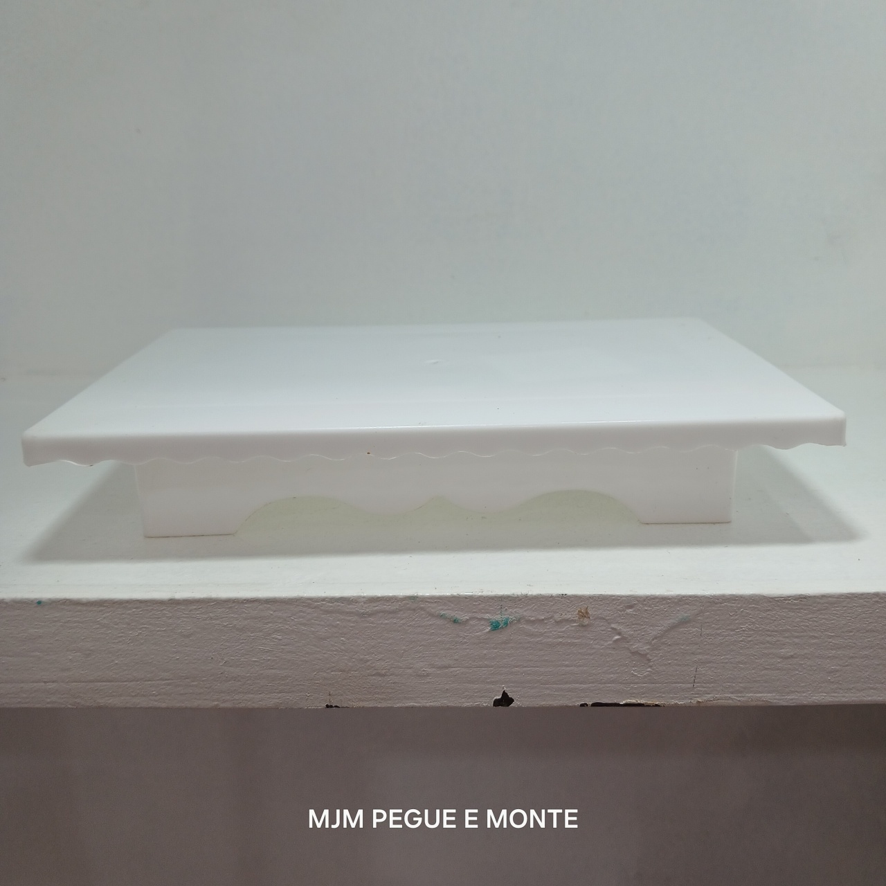 Bandeja Baixa Acrílico Branco - MJM PEGUE E MONTE