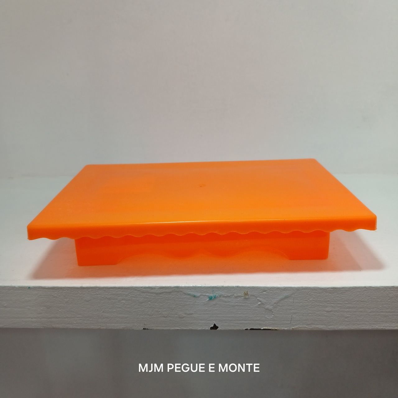 Bandeja Baixa Acrílico Laranja - MJM PEGUE E MONTE