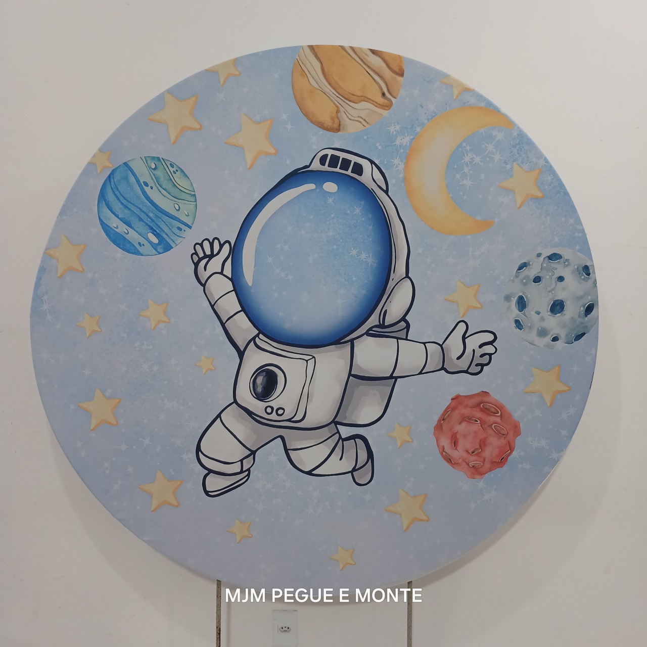 Capa Painel Redondo Astronauta - MJM PEGUE E MONTE