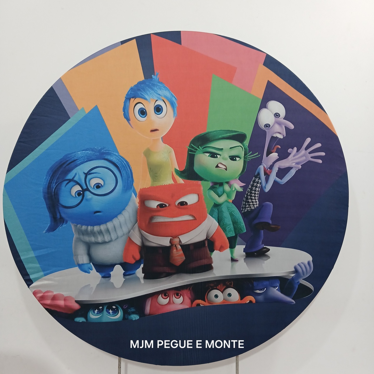 Capa Painel Redondo Divertidamente - MJM PEGUE E MONTE