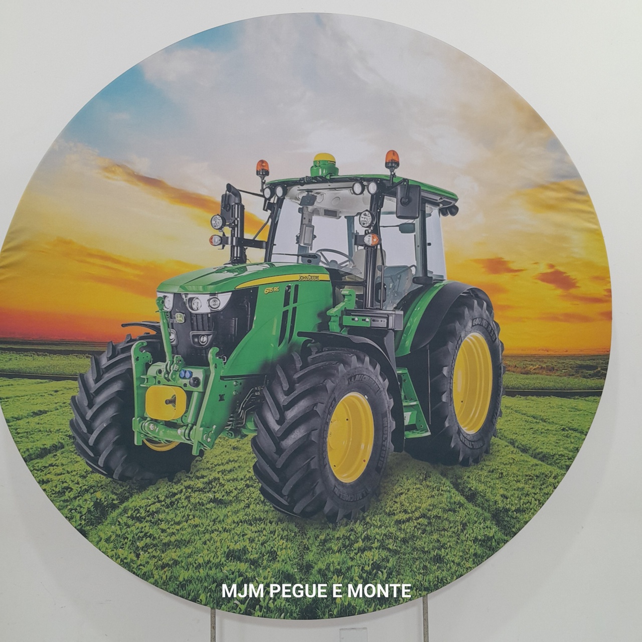Capa Painel Redondo Trator - MJM PEGUE E MONTE