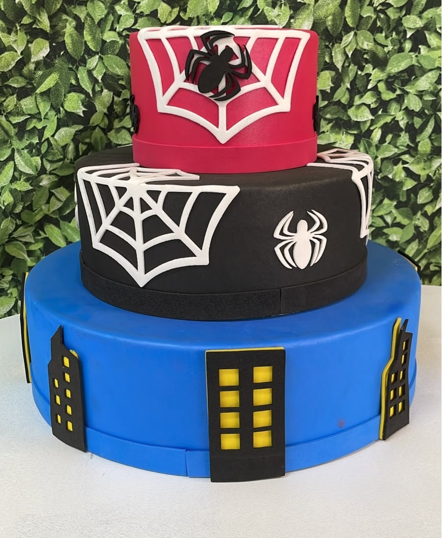 Bolo Fake Homem Aranha - Tutti Festas