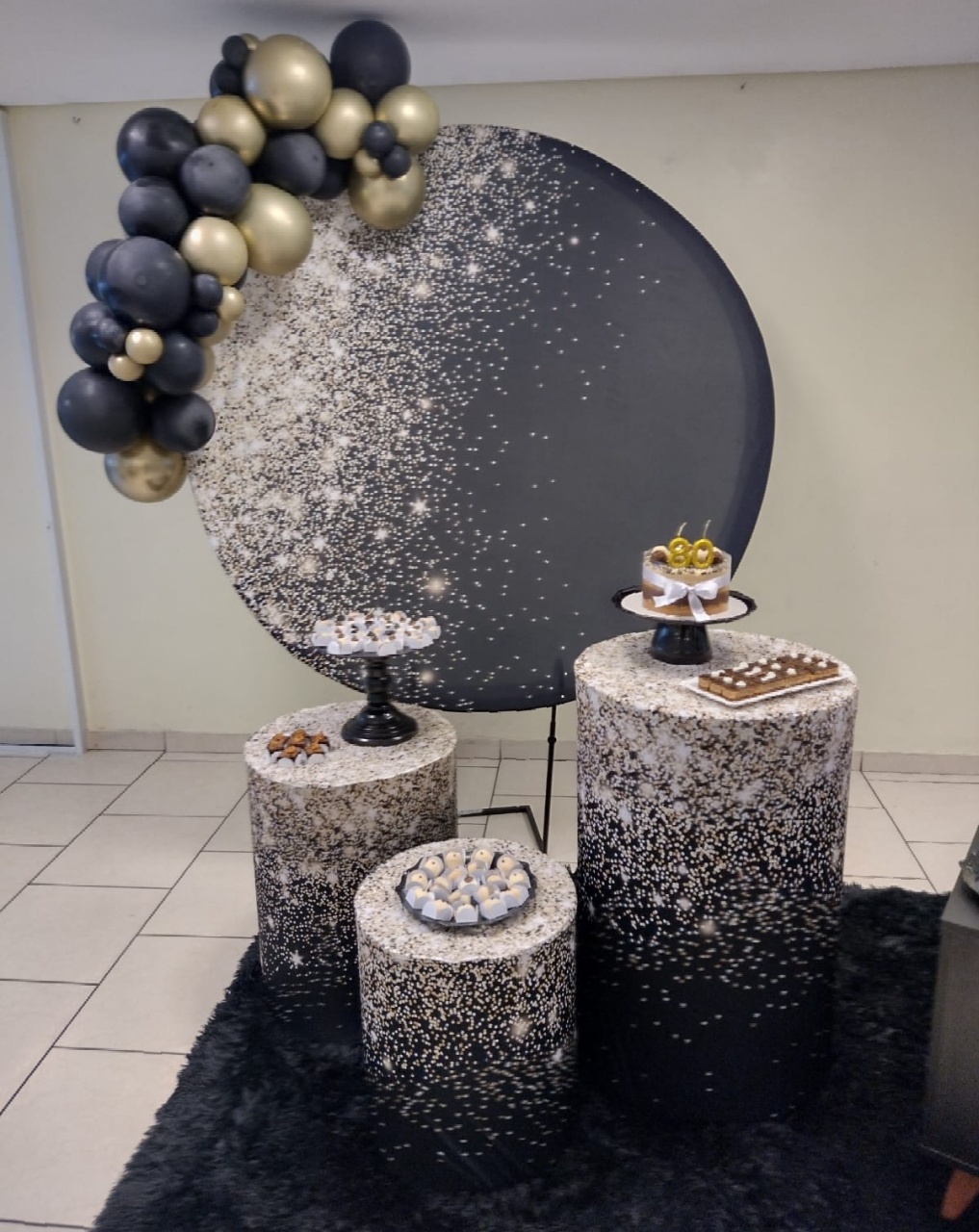 Preto E Dourado - Tutti Festas