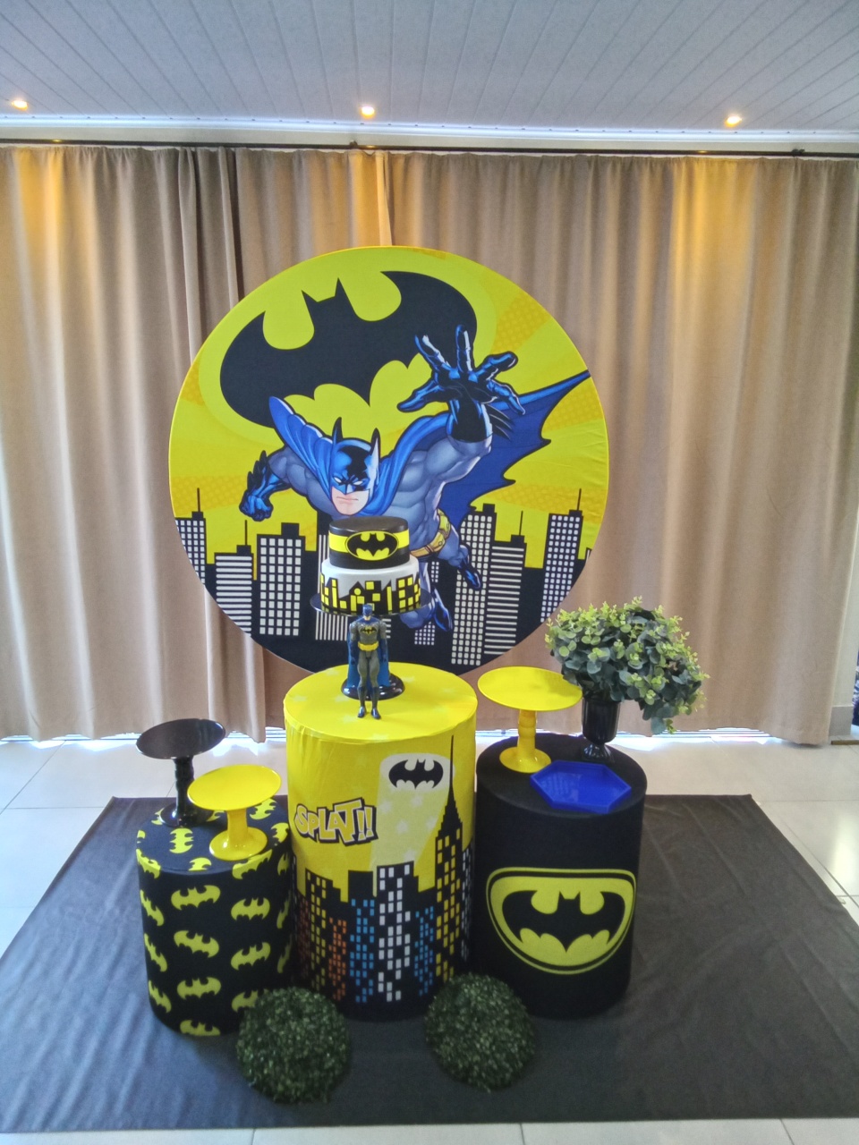 Batman Amarelo 1 - Cenário Mágico Festa