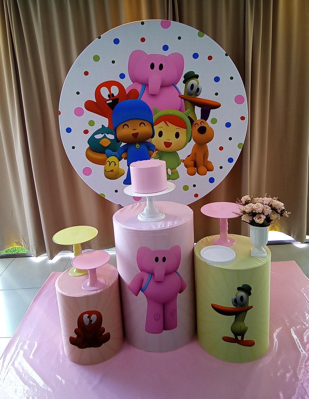 Pocoyo - Cenário Mágico Festa