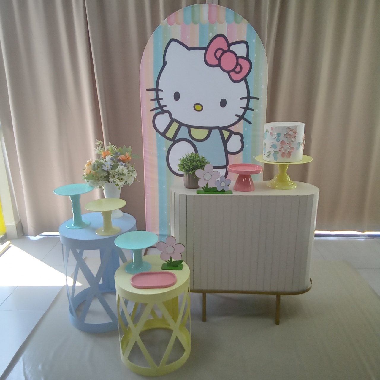 Hello Kitty B2 - Cenário Mágico Festa