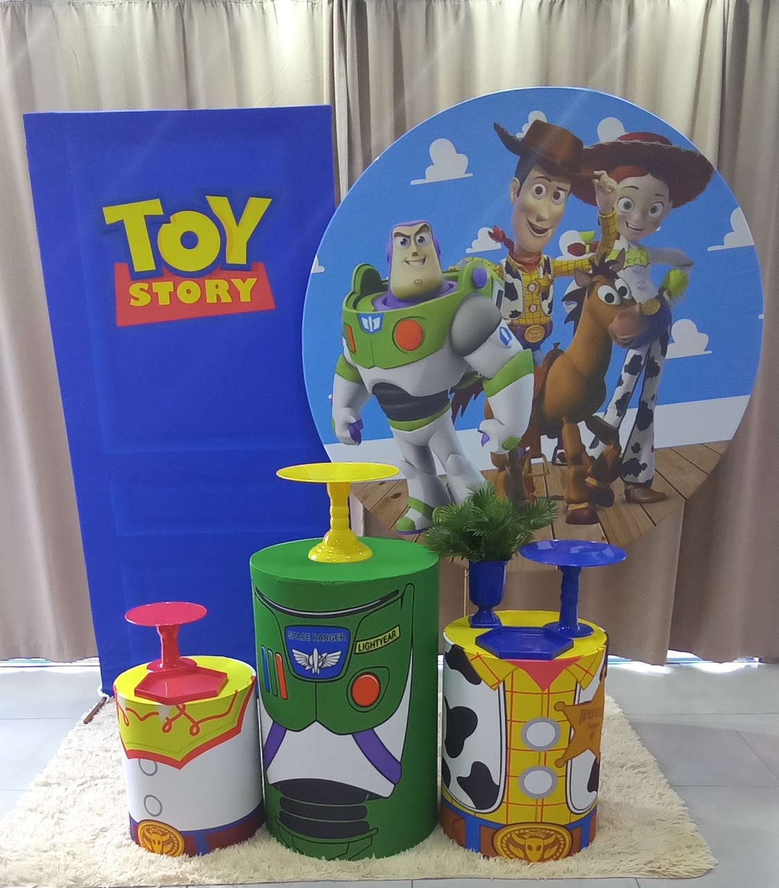 Toy Story 2 - Cenário Mágico Festa