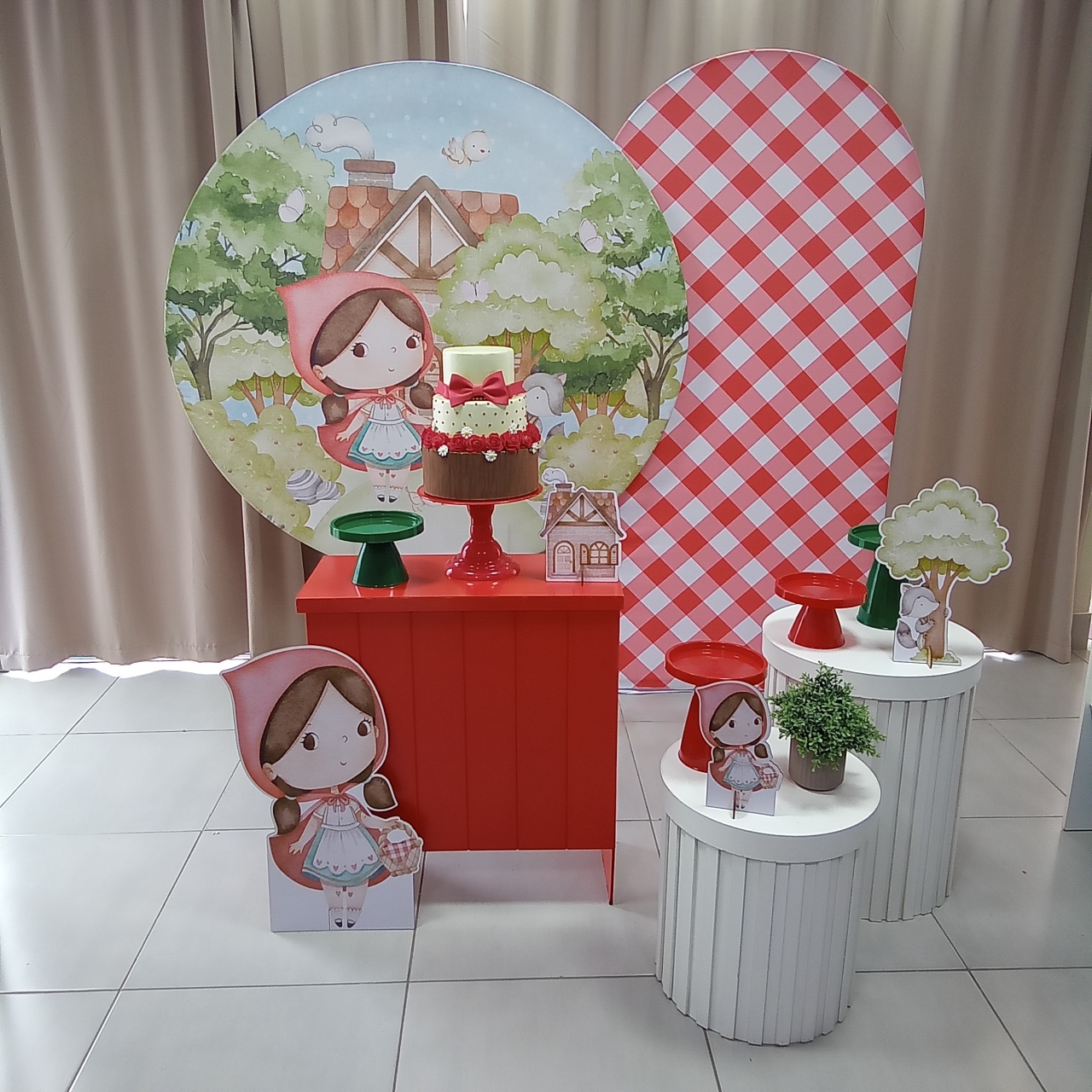 Chapeuzinho Vermelho 6 - Cenário Mágico Festa