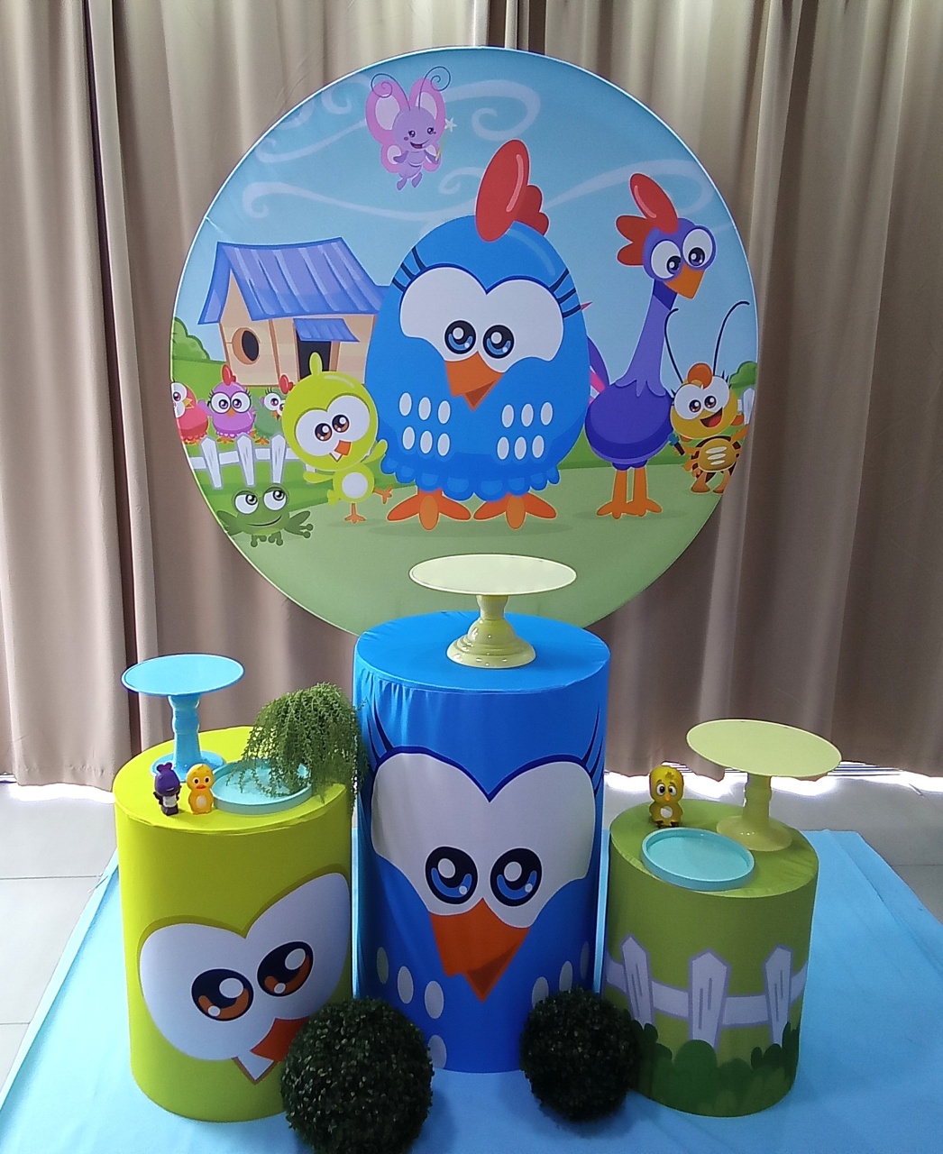 Galinha Pintadinha 1 - Cenário Mágico Festa