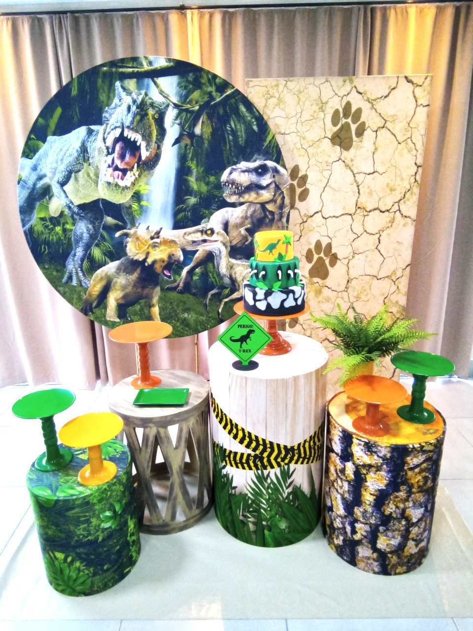 Dinossauro 3 - Cenário Mágico Festa
