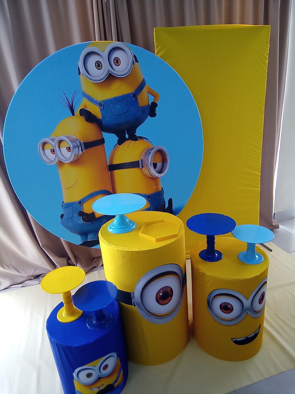 Minions 2 - Cenário Mágico Festa