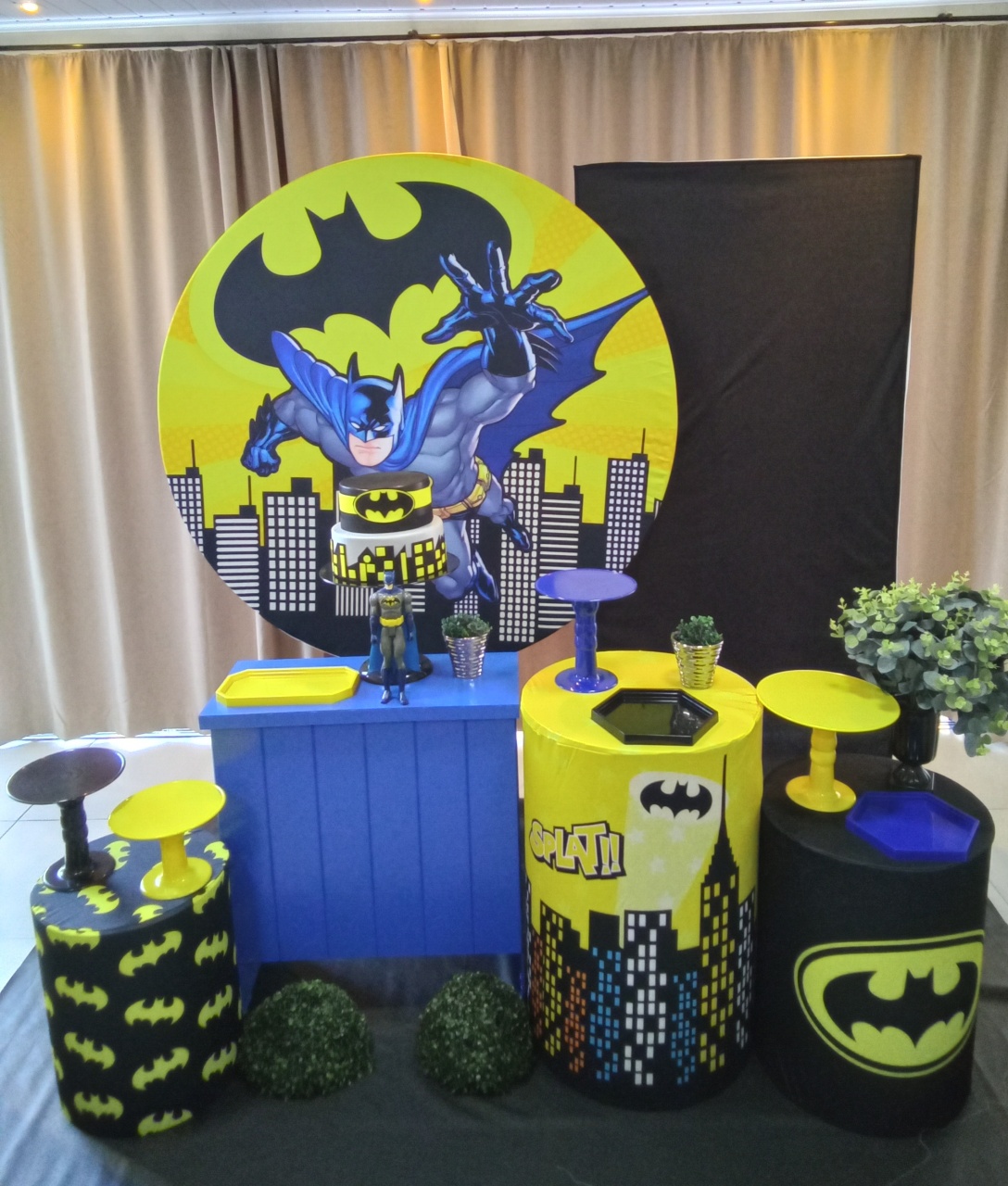 Batmam Amarelo Cenário Mágico  - Cenário Mágico Festa